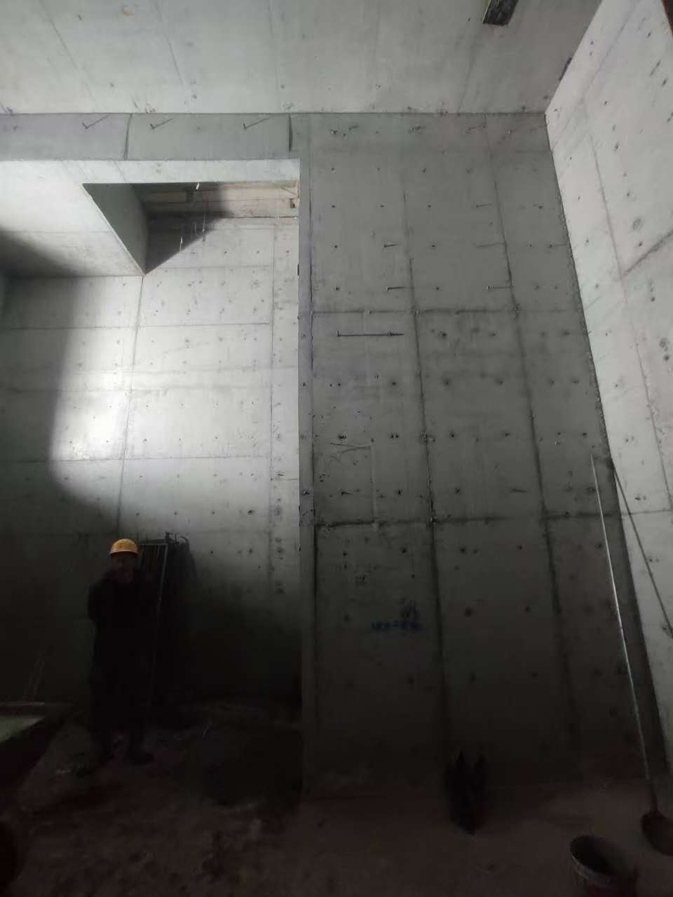 下谷坪土家族乡墙上开槽钢筋断了有影响吗